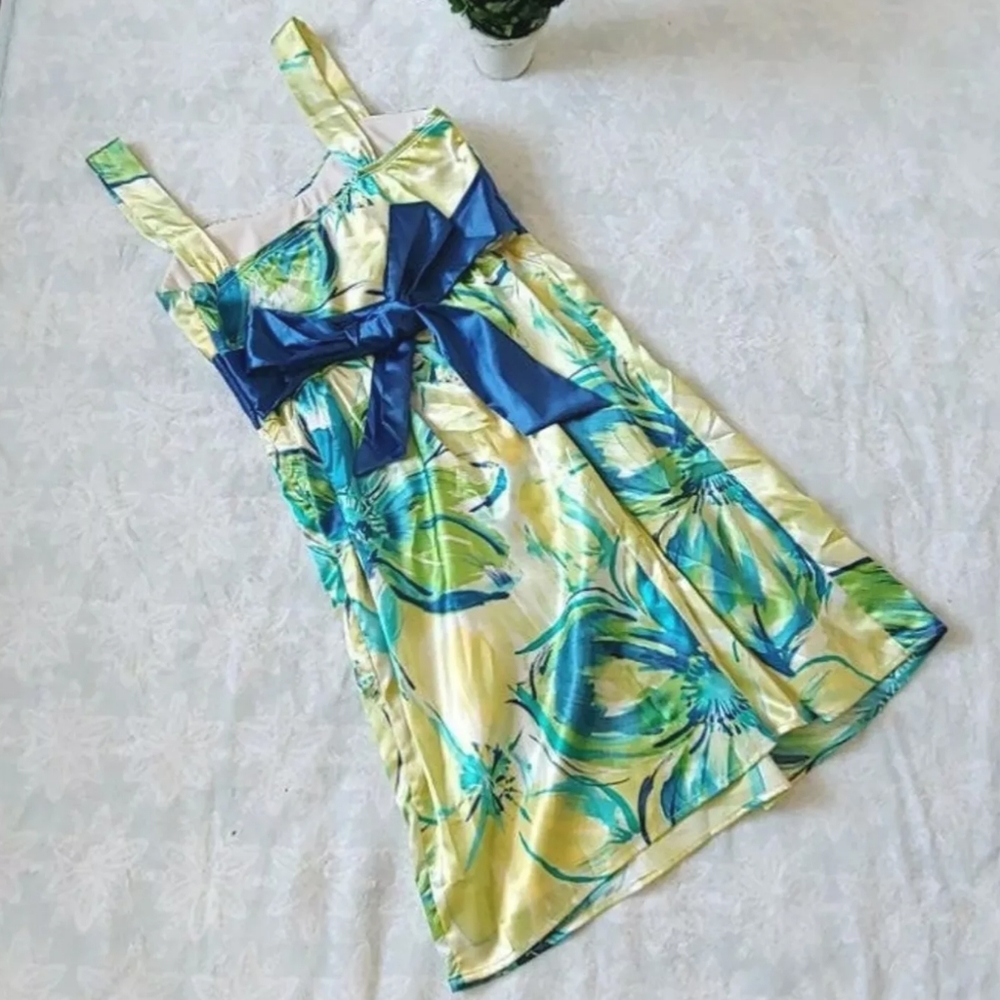 Roulette women shiny dress with lace floral size 8